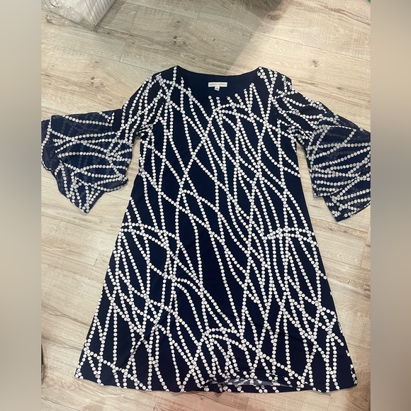 Sandra Darren NEW Navy Blue Textured Polka Dot  Sz6  Stretch fluttered sleeve - Picture 1 of 9